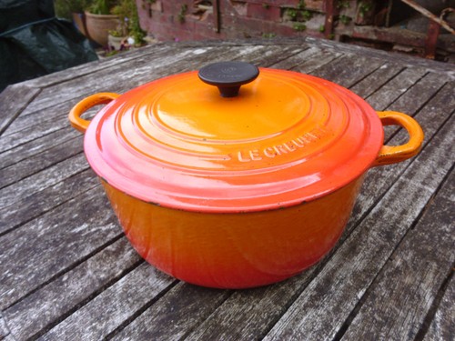 Vintage creuset round cast - round,