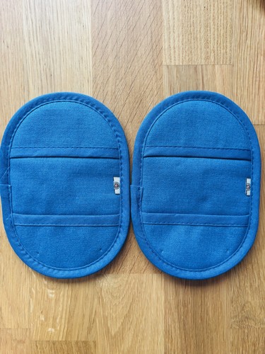 New creuset ovan glove set - new,